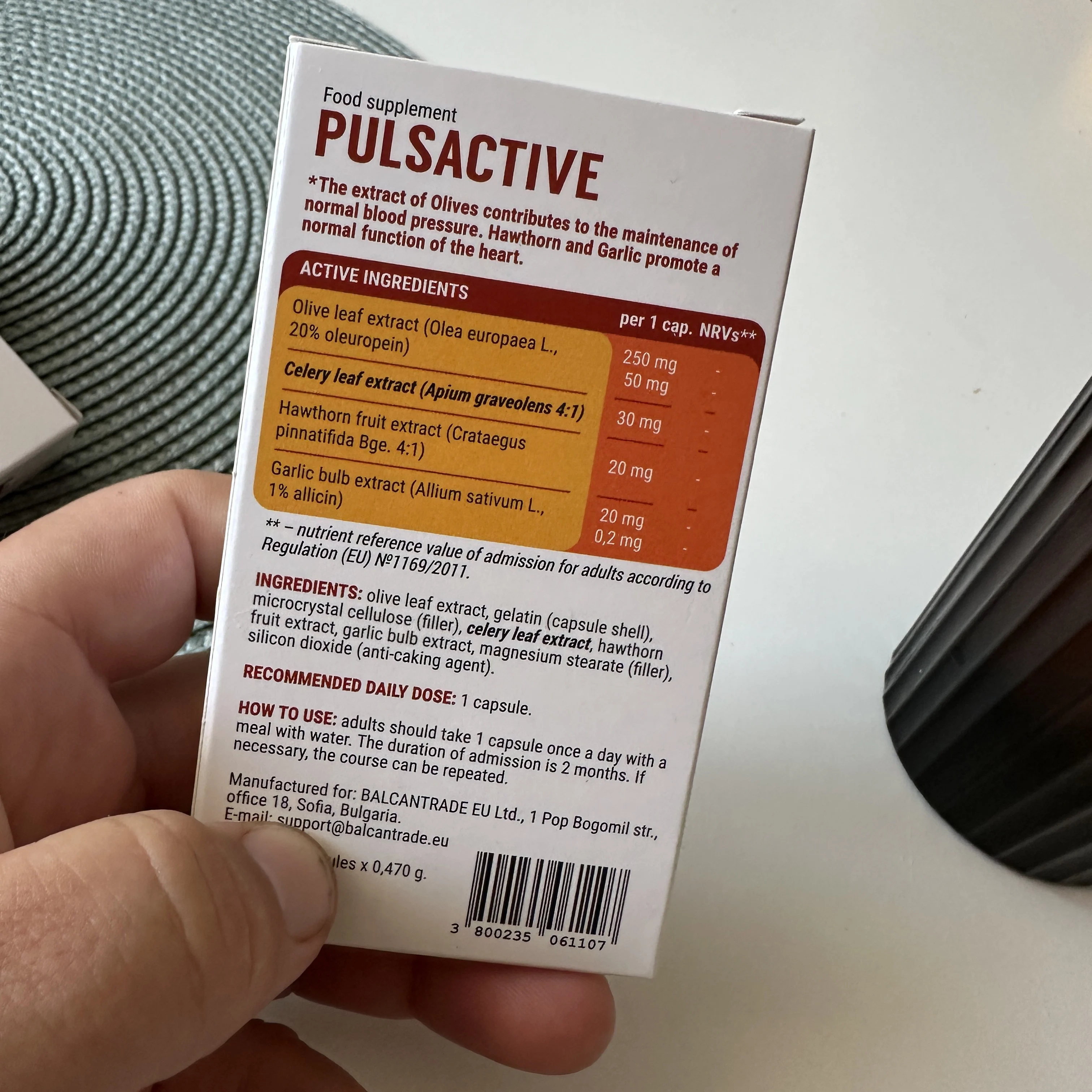 Fotografia de Carlos Oliveira com a caixa de Pulsactive