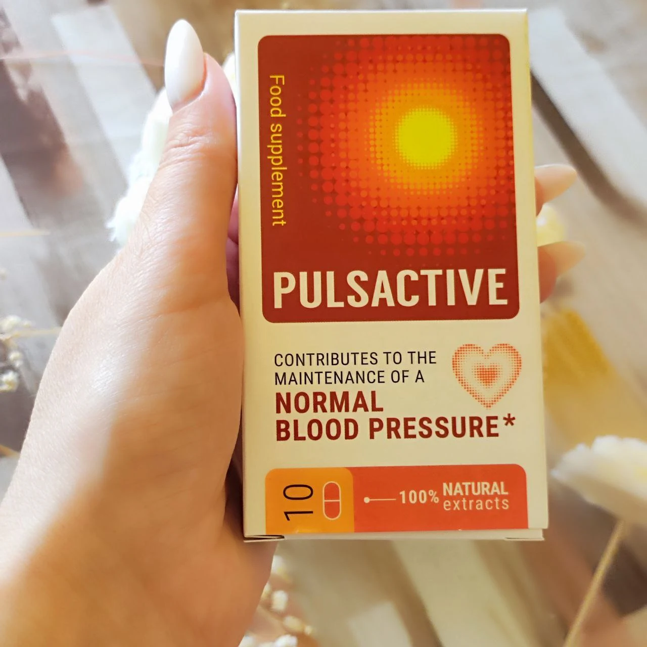 Fotografia de Fernanda Cunha com embalagem Pulsactive